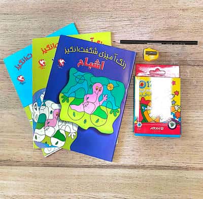 مجموعه رنگ آمیزی شگفت انگیز (همراه مداد رنگی 12رنگ   مداد طراحی و تراش)   (3جلدی)