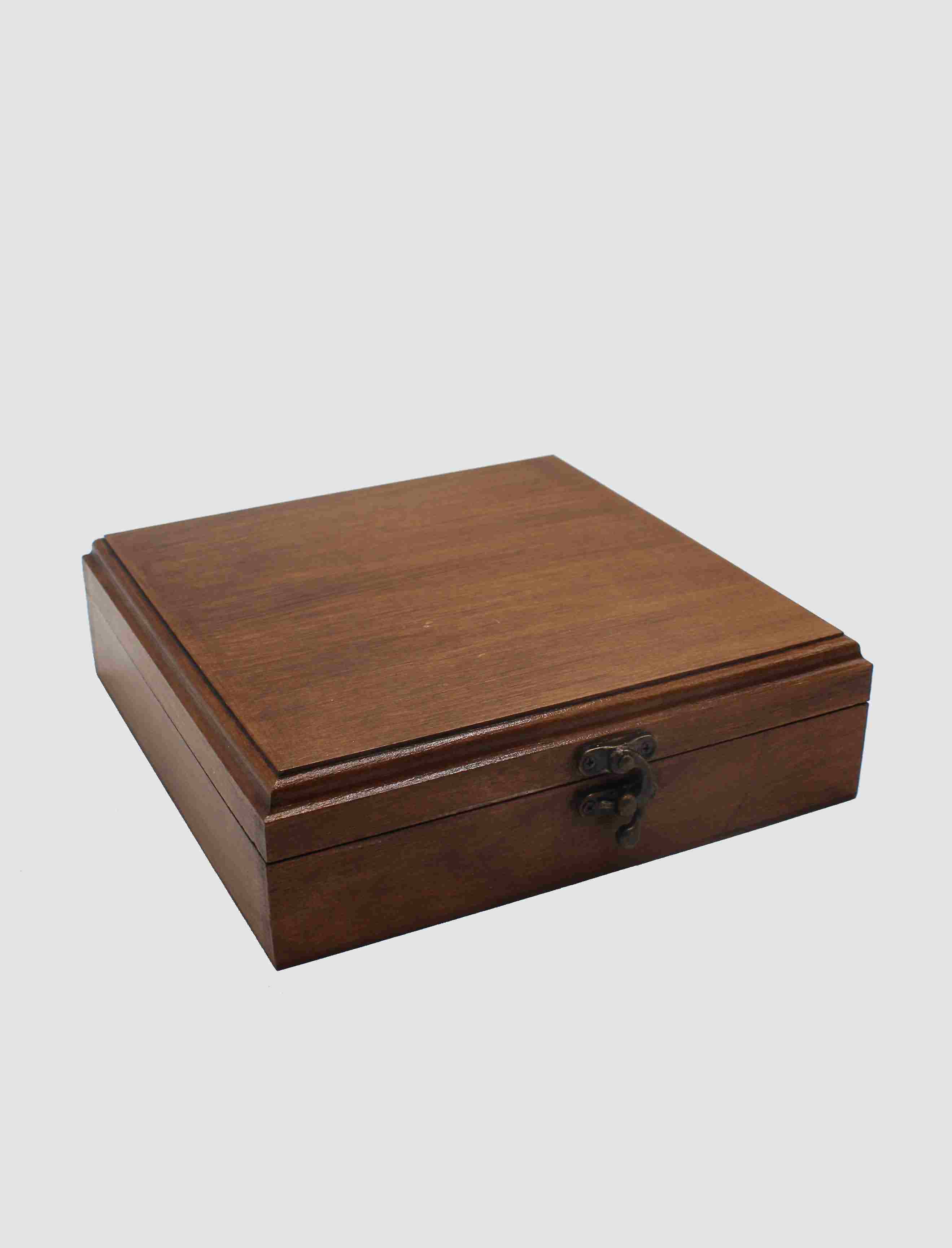 جعبه ساده در چوبی 