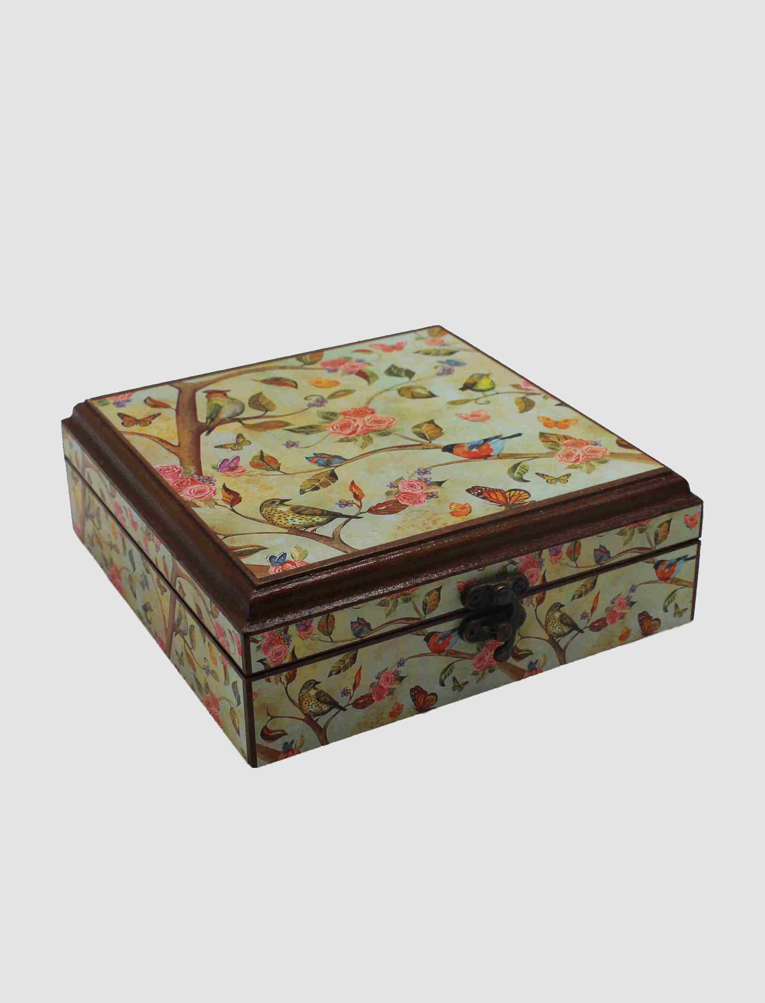 جعبه ساده در چوبی پرنده