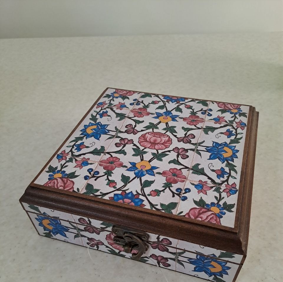 جعبه ساده (کاشی بهار)