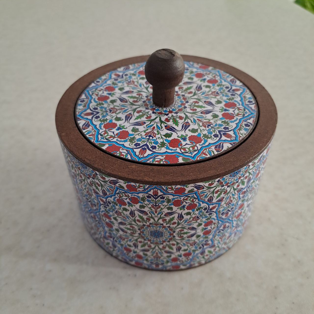 قندان گرد نقش و نگار