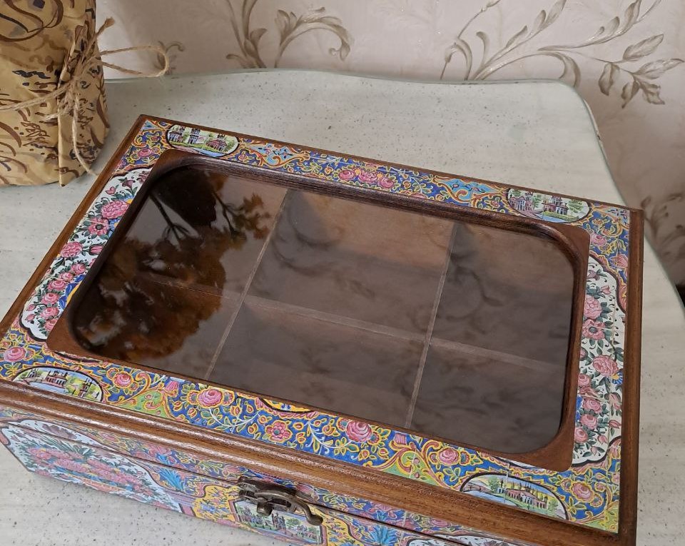 جعبه دمنوش در شیشه ای (طرح کاشی کریمخانی)