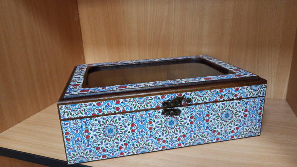 جعبه دمنوش  در شیشه ای (طرح نقش و نگار)