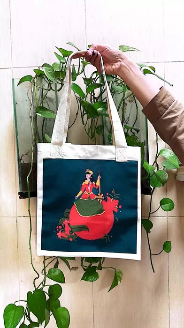 کیف پارچه ای 3 طرفه کاست (یلدا 1  طرح زن و انار)